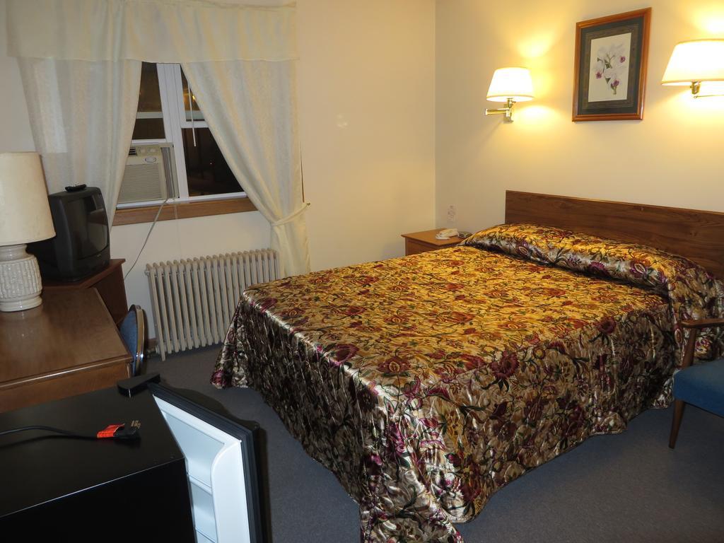 Travelers Inn Motel Ігл-Рівер Номер фото