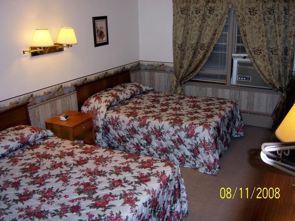 Travelers Inn Motel Ігл-Рівер Номер фото