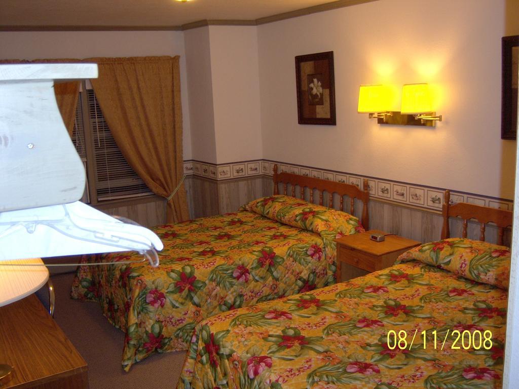 Travelers Inn Motel Ігл-Рівер Номер фото