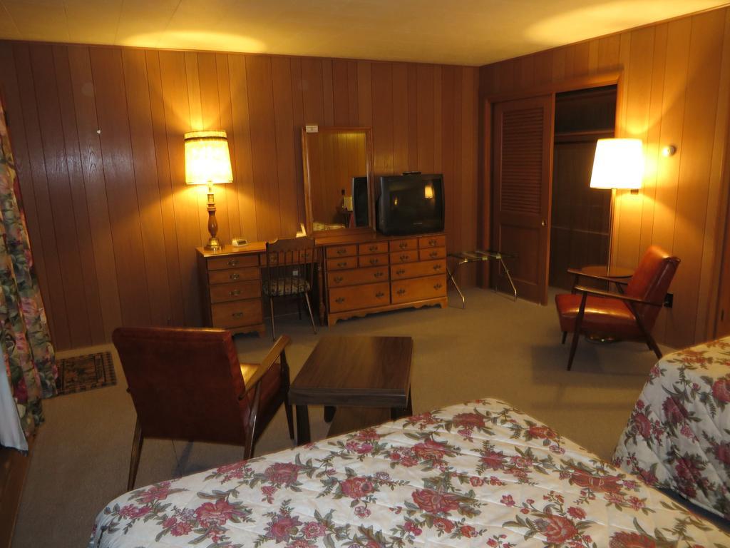 Travelers Inn Motel Ігл-Рівер Номер фото
