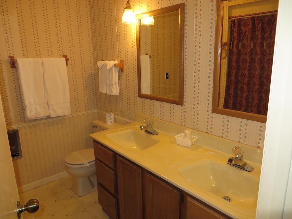 Travelers Inn Motel Ігл-Рівер Номер фото