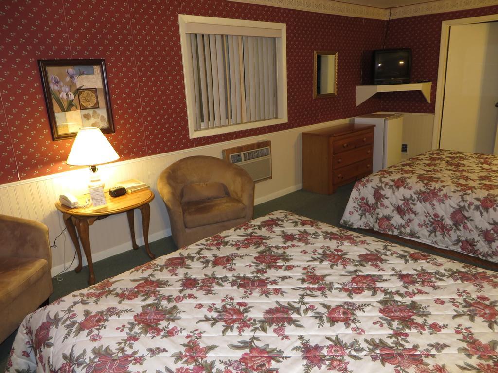 Travelers Inn Motel Ігл-Рівер Номер фото